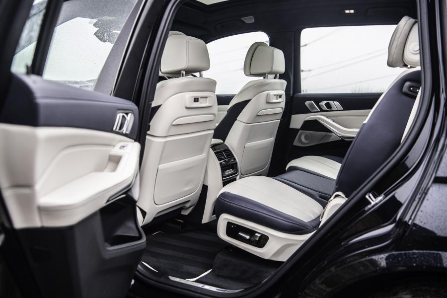 Интерьер BMW X7 xDrive30d M Sport (G07) 2019 года  (UK) (фото 5 из 40)
